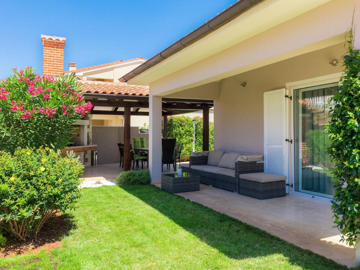 Holiday Home Villa Valentina Loborika Exterior foto