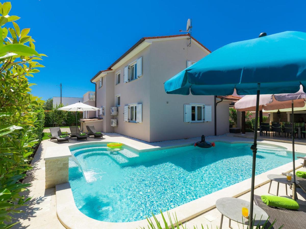 Holiday Home Villa Valentina Loborika Exterior foto